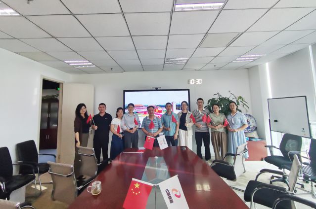 中景恒基投资集团组织员工集体观看抗战胜利80周年阅兵盛典